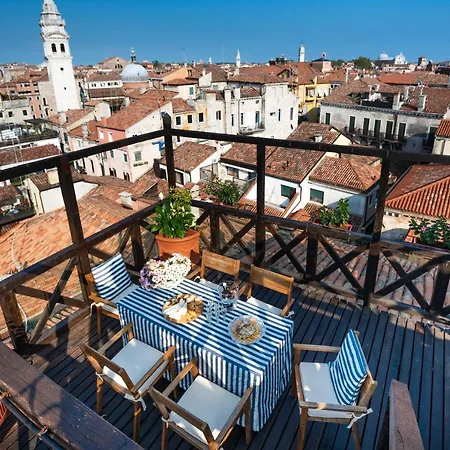 Penthouse With Rooftop Terrace And 360 Views Of - Venice5th Appartement
