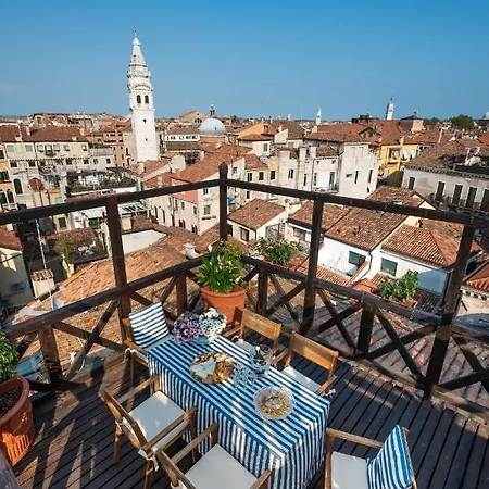 Penthouse With Rooftop Terrace And 360 Views Of - Venice5th Appartement